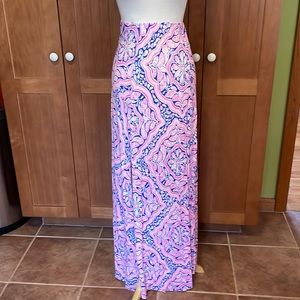 Lilly Pulitzer maxi skirt with 2 slits on either side of front. Xxs
